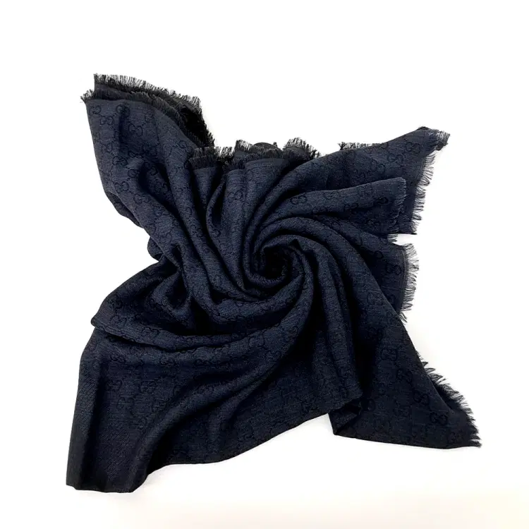 Gucci muffler-Hover-Image