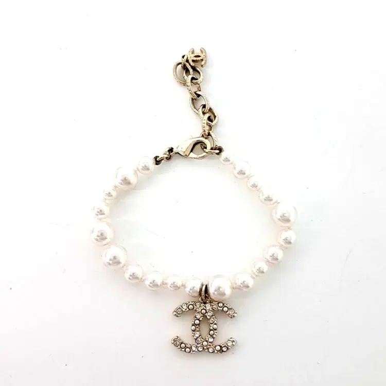 Chanel pearl-embellished bracelet-Hover-Image