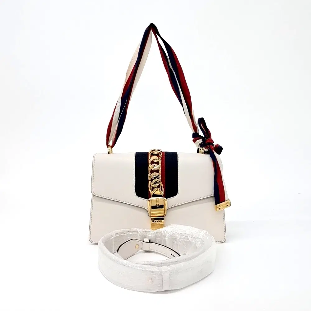 Gucci Sylvie Bag (421882)
