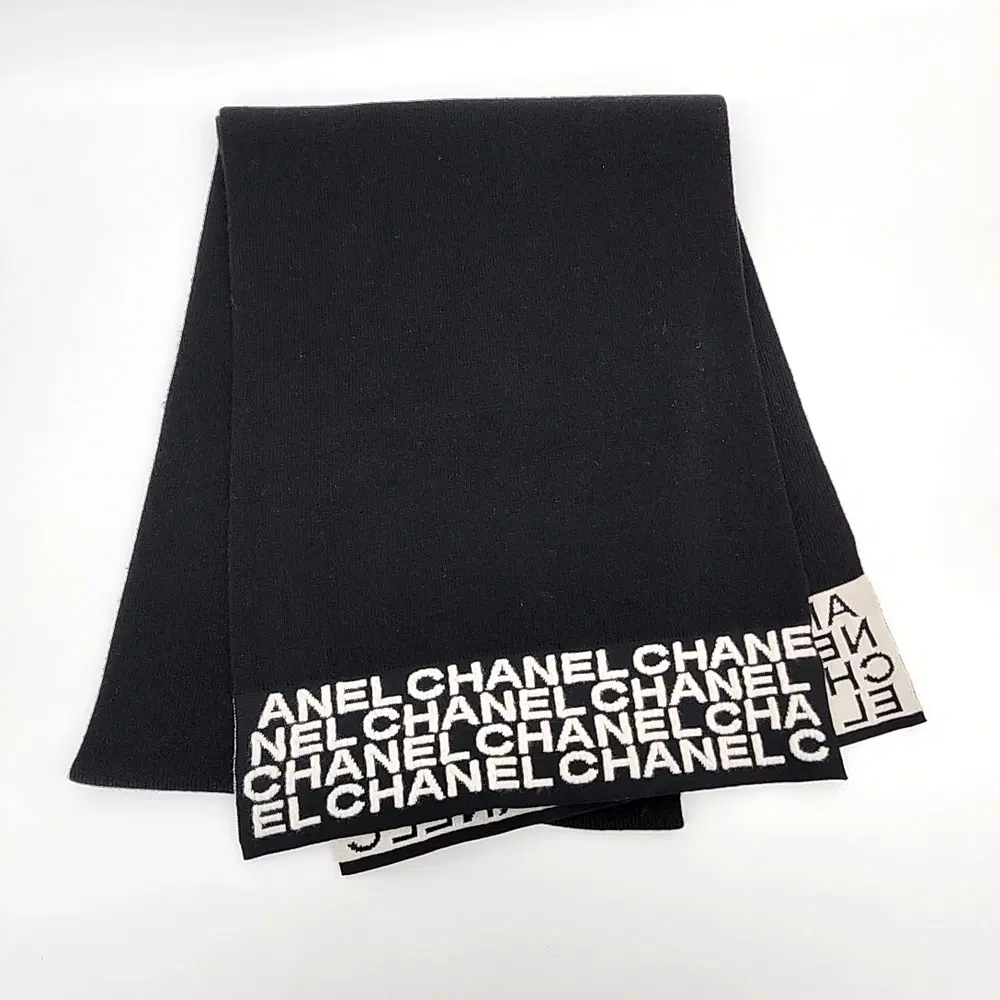 Chanel muffler