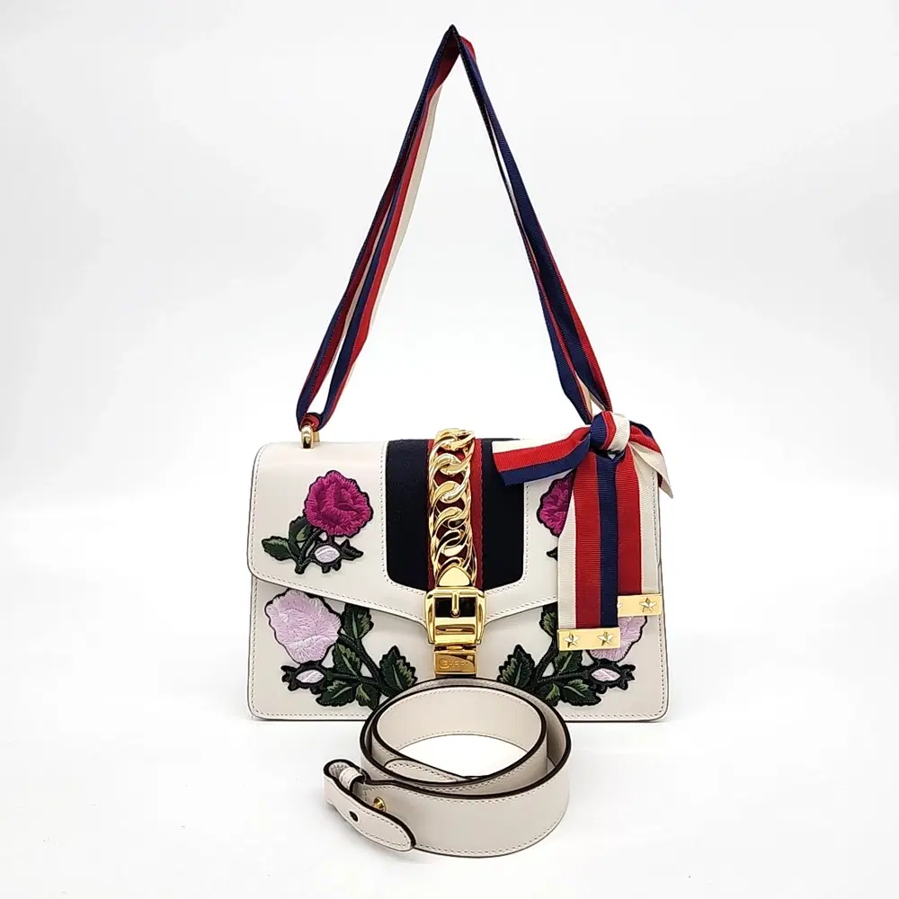 Gucci Sylvie Bag (421882)