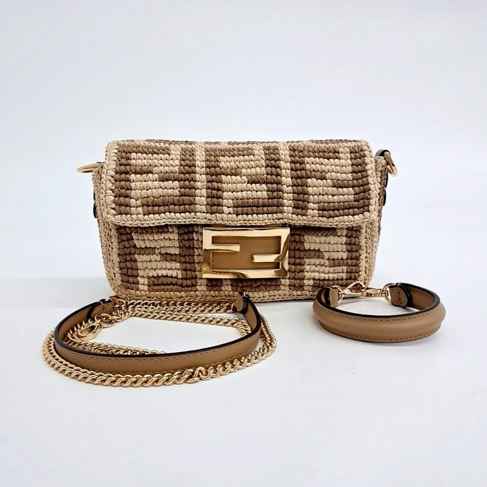 Fendi Raffia Baguette Mini (8Bs017)