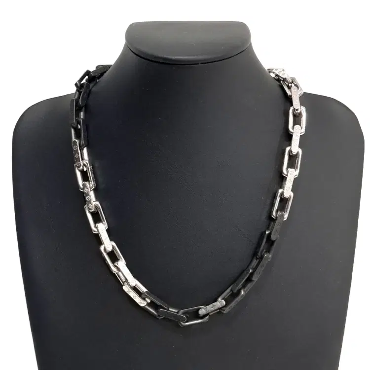 Louis Vuitton Chain Necklace-Hover-Image
