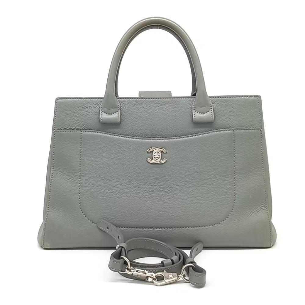 Chanel Neo Bag Medium