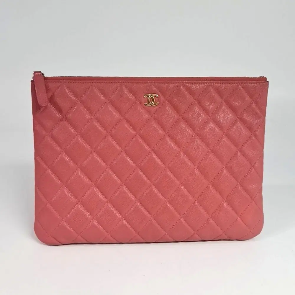Chanel Caviar Clutch New Medium A82545