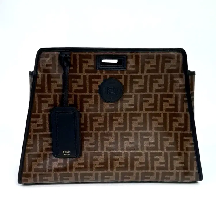 Fendi Peekaboo Cover-Hover-Image