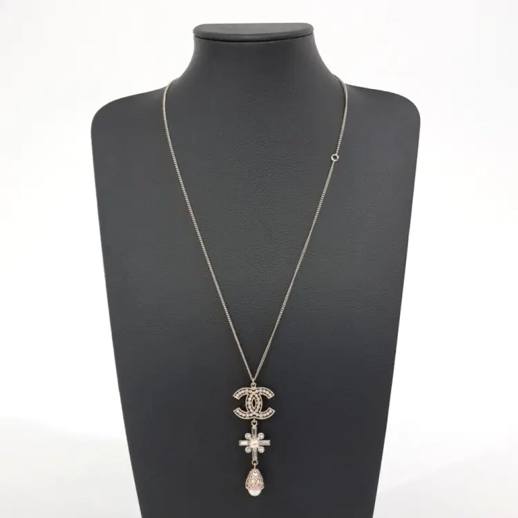 Chanel Necklace-Hover-Image