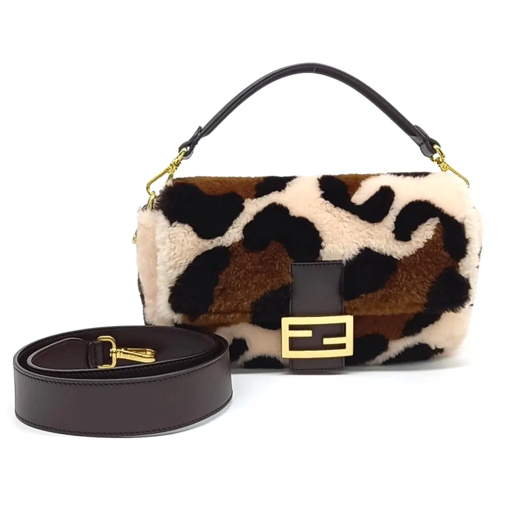 Fendi Fur Baguette Bag (8Br600)