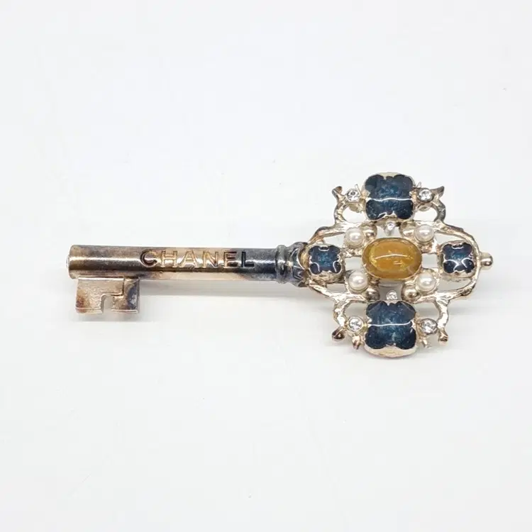 Chanel Brooch-Hover-Image
