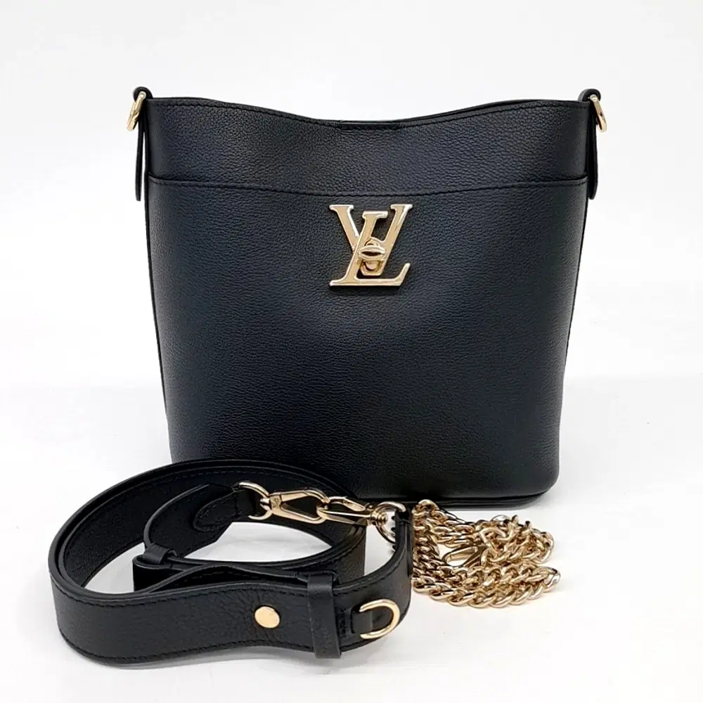 Louis Vuitton Lock & Walk M24006