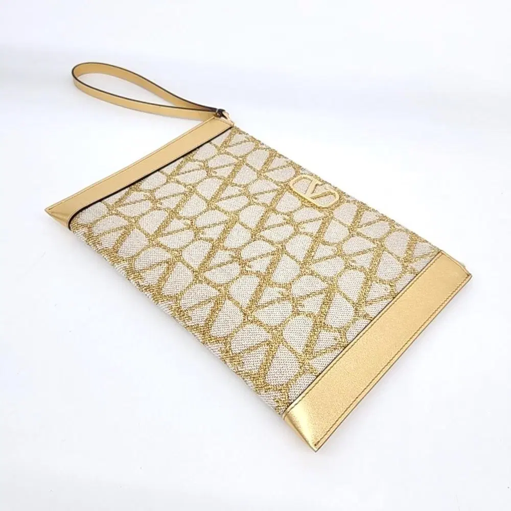 Valentino Clutch