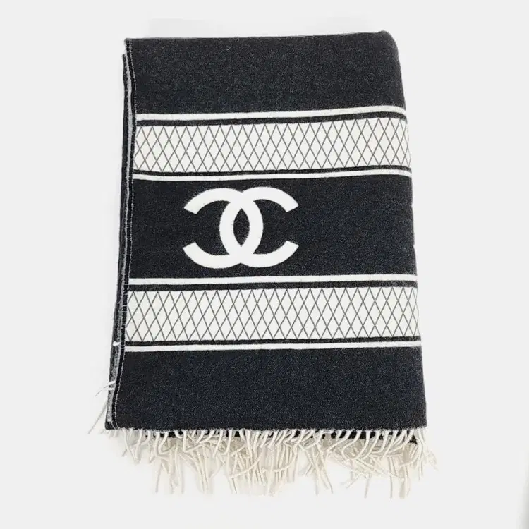 Chanel blanket-Hover-Image
