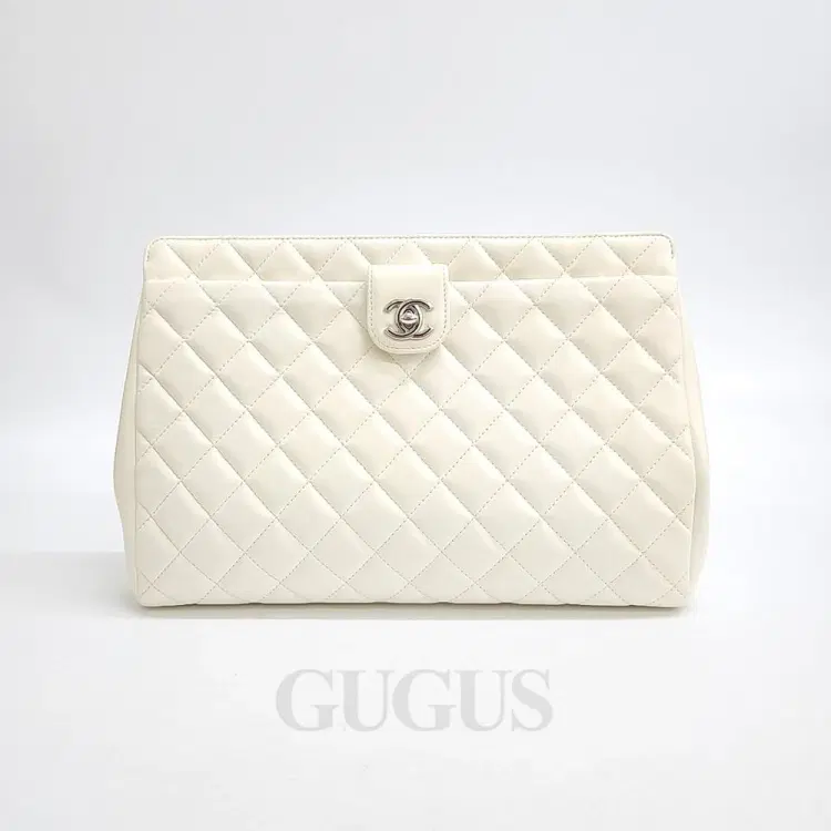 Chanel Clutch-Hover-Image