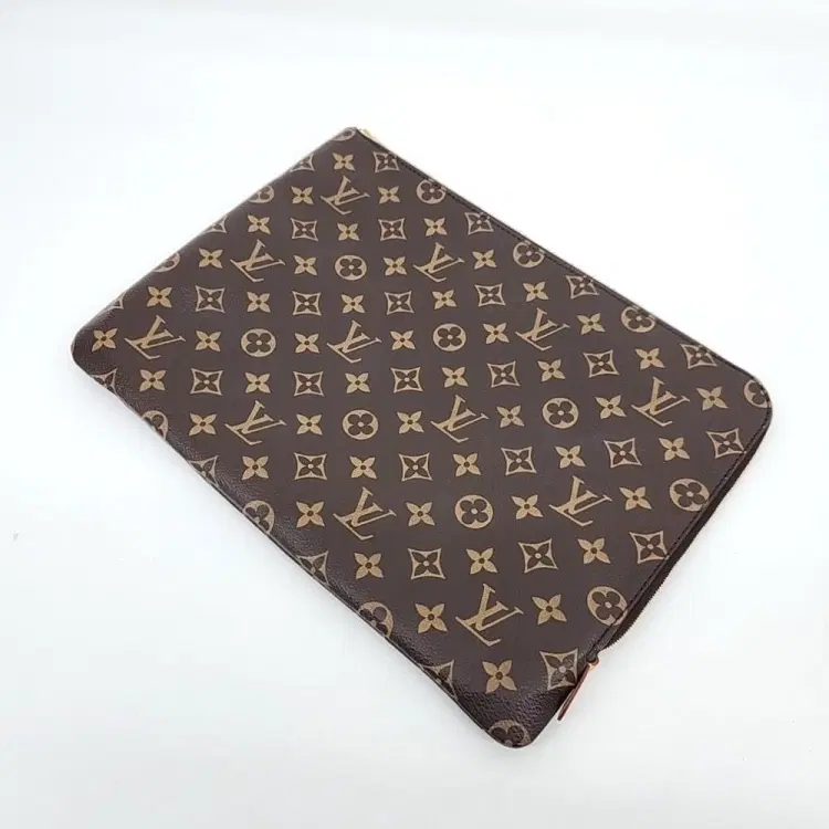 Louis Vuitton Monogram Étui Voyage MM-Hover-Image