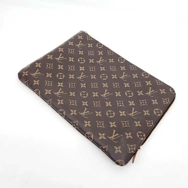 Louis Vuitton Monogram Étui Voyage MM-Hover-Image