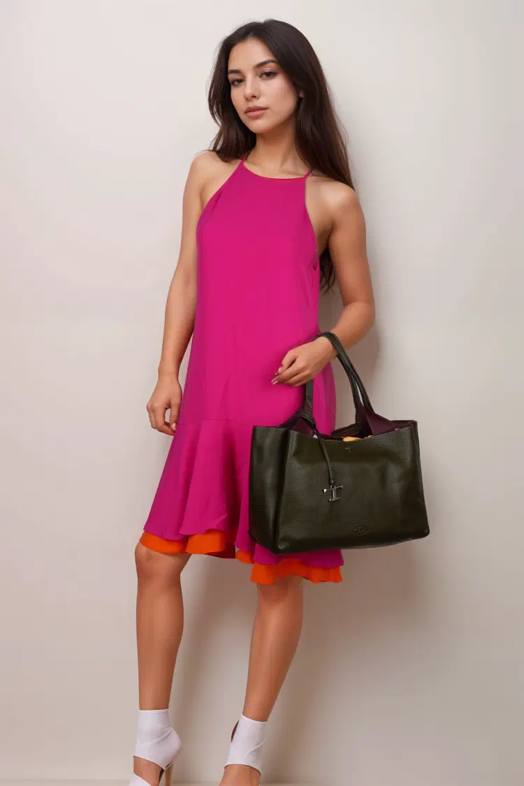 Tod's Logo-Charm Leather Tote Bag-Hover-Image