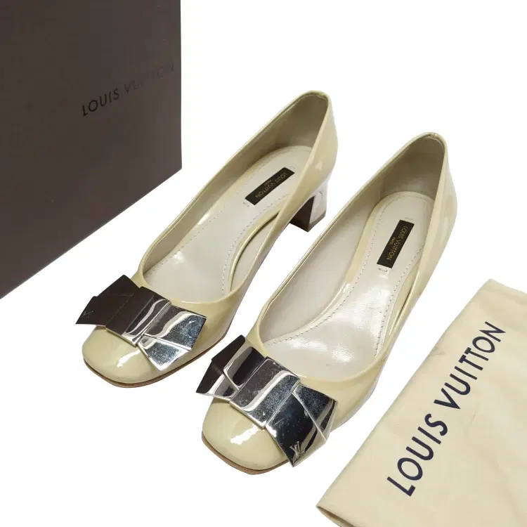 Size 38 - Louis Vuitton Patent Leather Bow Pumps-Hover-Image