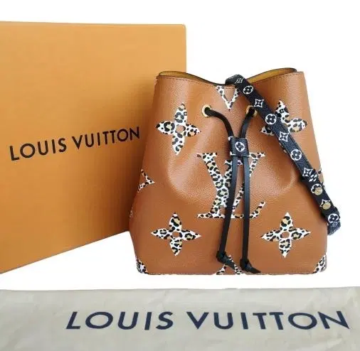 Louis Vuitton Monogram Giant Jungle NeoNoe MM Bucket Bag