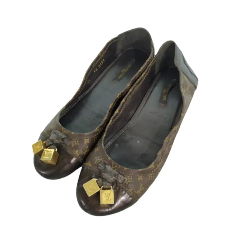 Louis Vuitton Monogram LV Charm Round Toe Flats