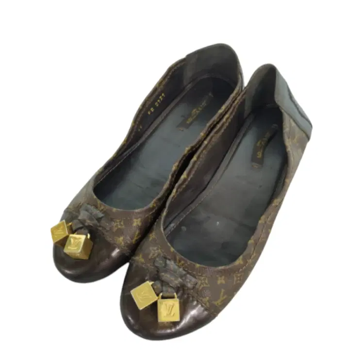 Louis Vuitton Monogram LV Charm Round Toe Flats-Hover-Image