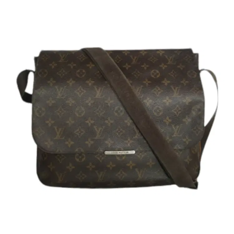Louis Vuitton Monogram Canvas Beaubourg MM Messenger Bag-Hover-Image