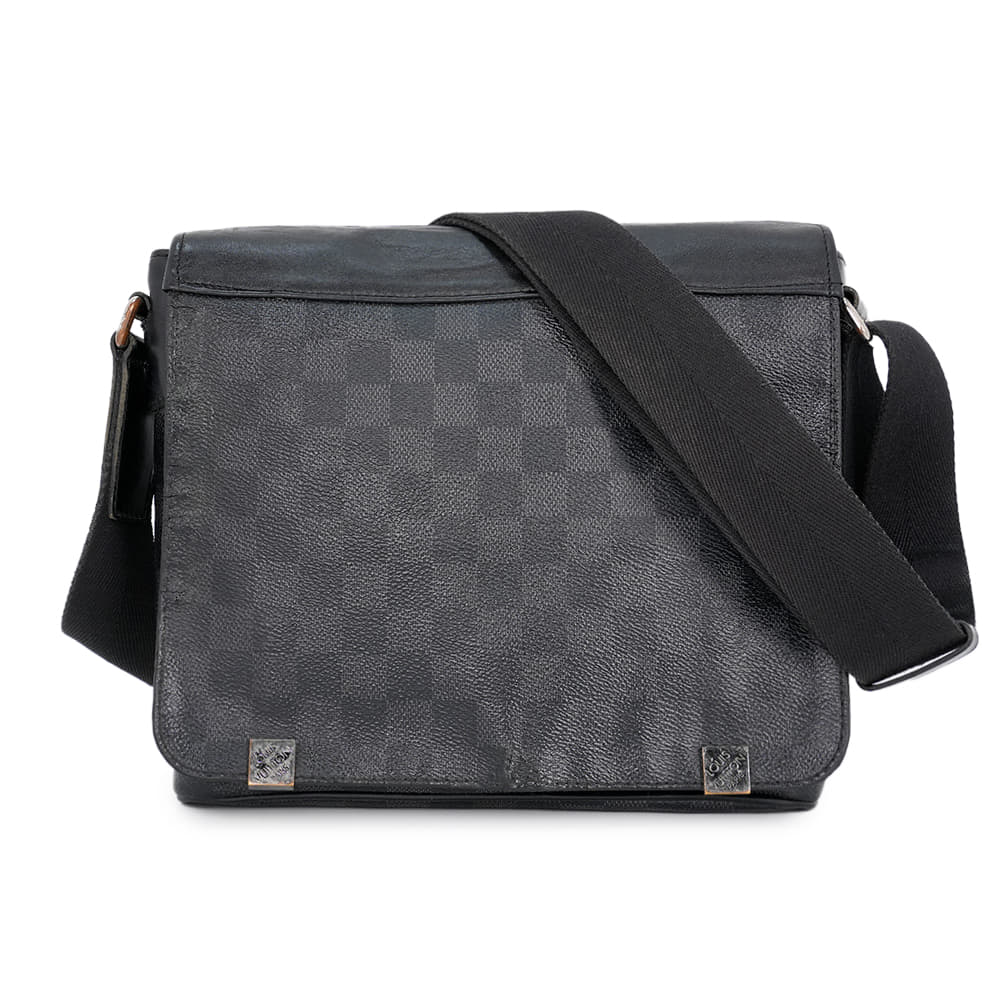 Louis Vuitton District PM messenger bag in Damier Graphite canvas