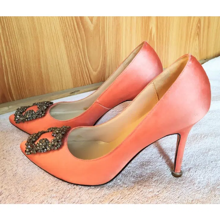 Manolo Blahnik Hangisi 105 Jewel Buckle Pumps
