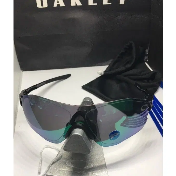 Oakley Black / Jade Green Polarized lens EvZero Sunglasses-Hover-Image