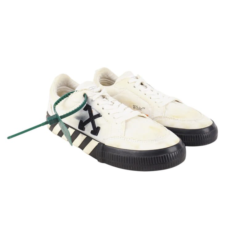 Size 39 - Off-White Low Vulcanized Canvas Sneakers in White / Black-Hover-Image
