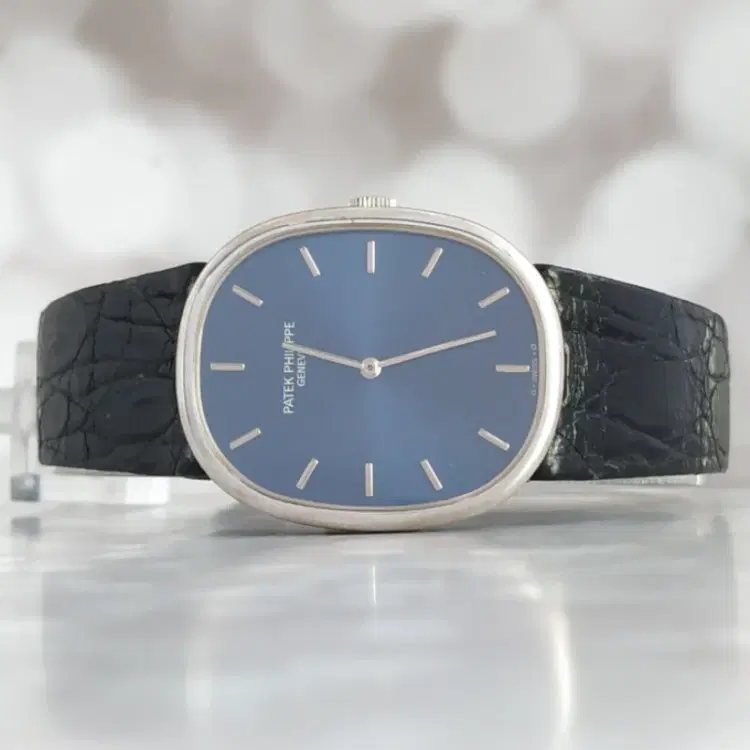 Patek Philippe Ellipse Vintage 18K Gold-Hover-Image