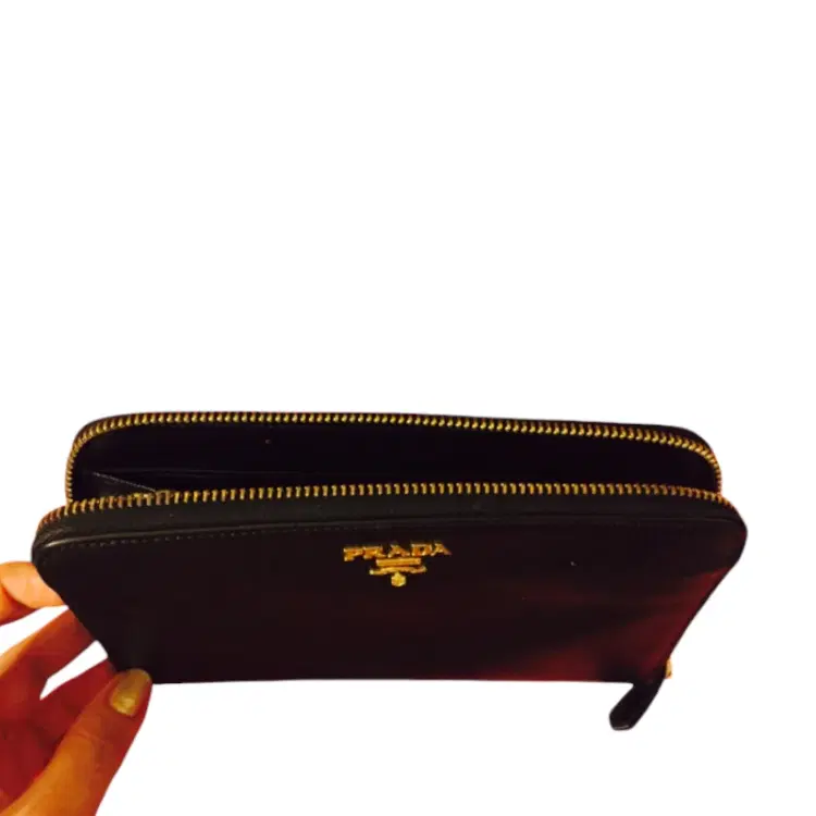 PRADA WALLET-Hover-Image