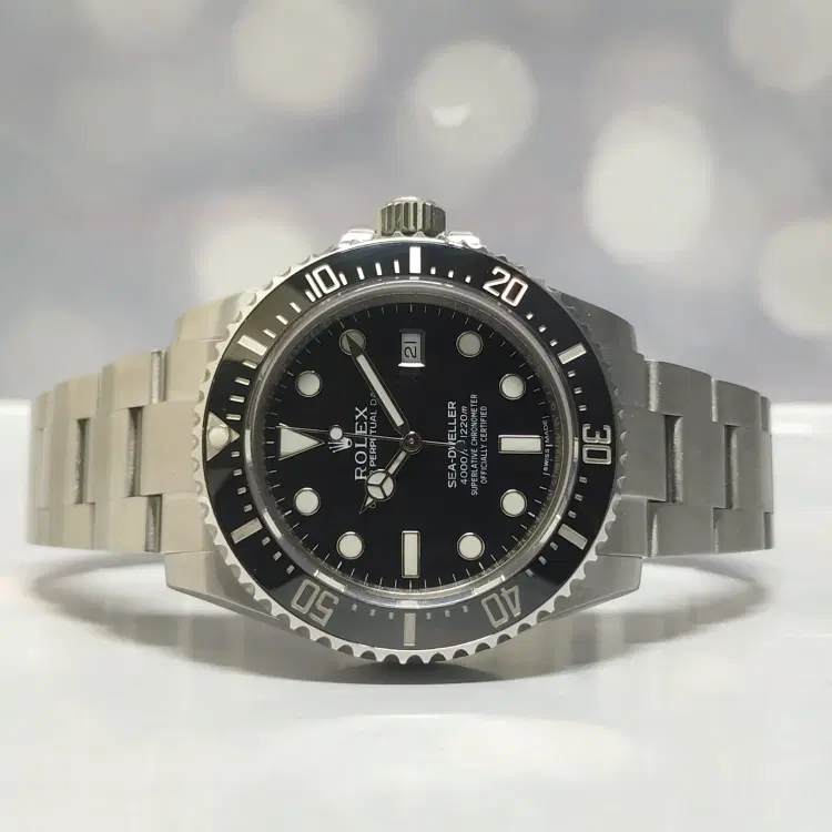 Rolex Sea Dweller Black Dial 40 MM-Hover-Image