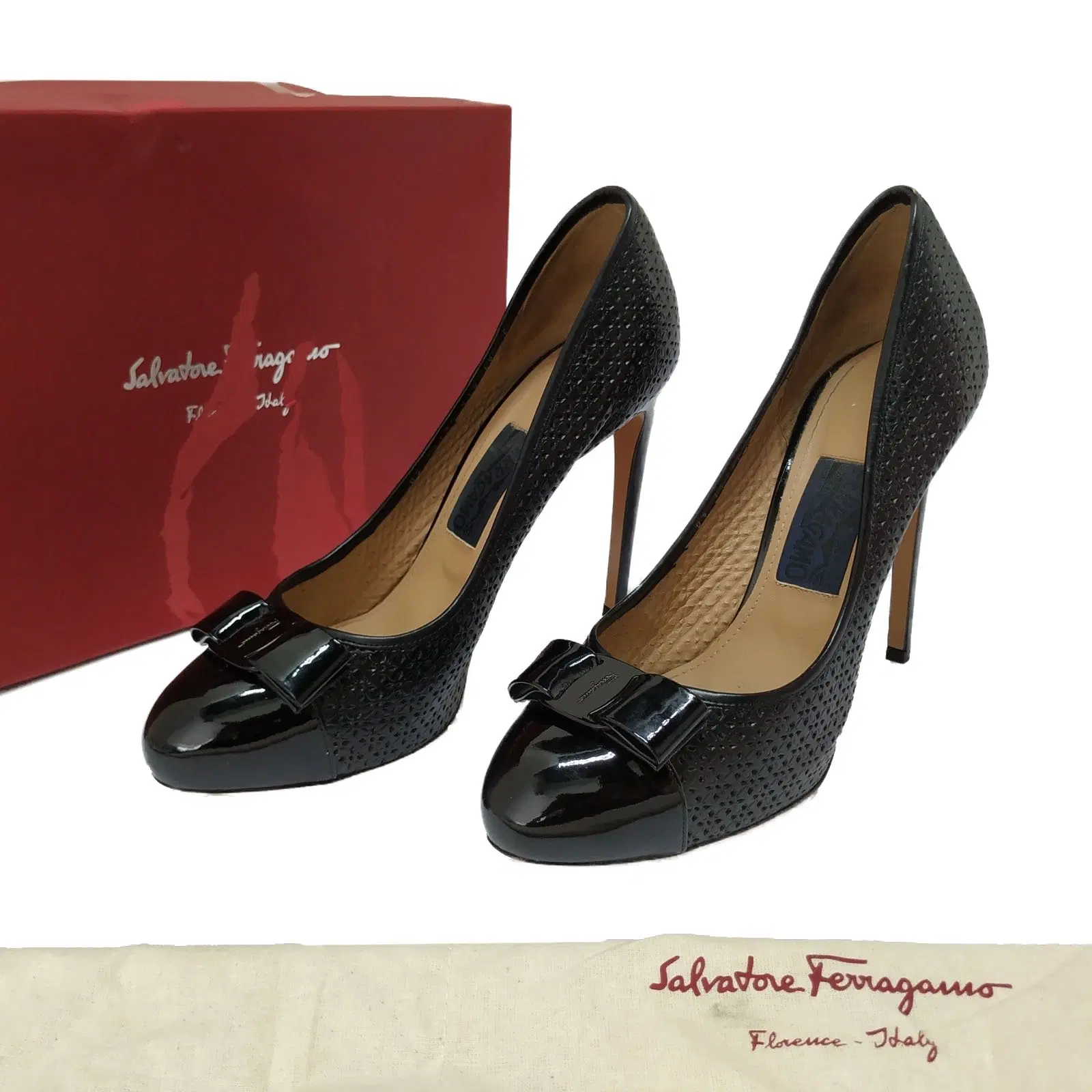 Size 10 - Salvatore Ferragamo Vara 1 Bow Black Leather Pumps
