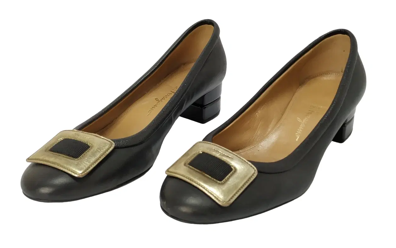 Size 9 - Salvatore Ferragamo Black Leather Pumps