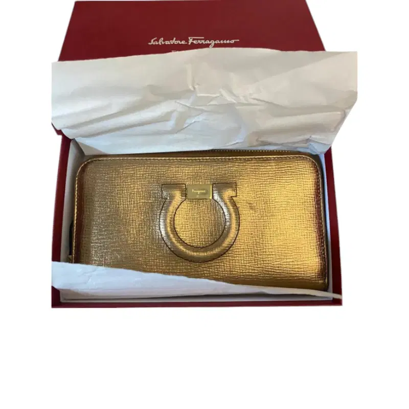 Salvatore Ferragamo Gancini Zip-around Wallet