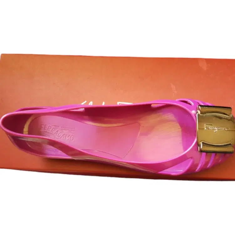 Salvatore Ferragamo Bermuda Jelly Flats-Hover-Image