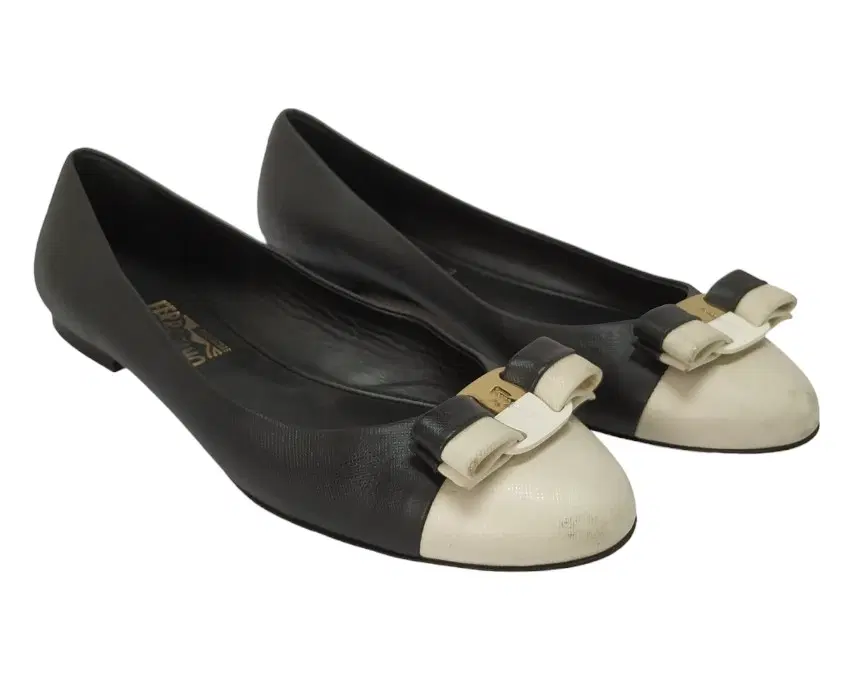 Size 9.5 - Salvatore Ferragamo Varina Black And White Leather Flats