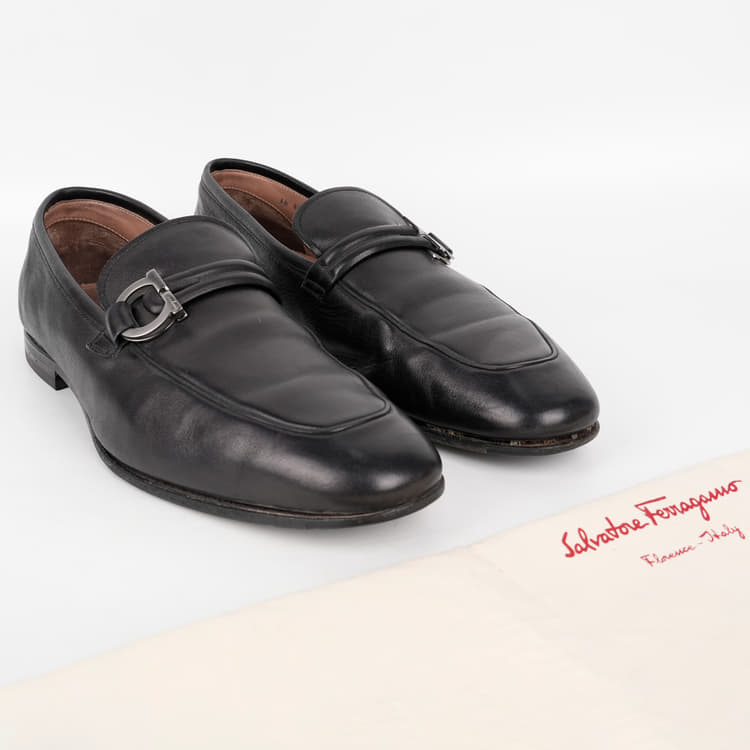 US 9 - Salvatore Ferragamo Mens Gancini Loafers in Black-Hover-Image