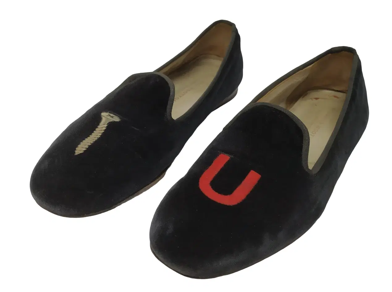 Size 11 - Stubbs and Wootton College Black Loafer