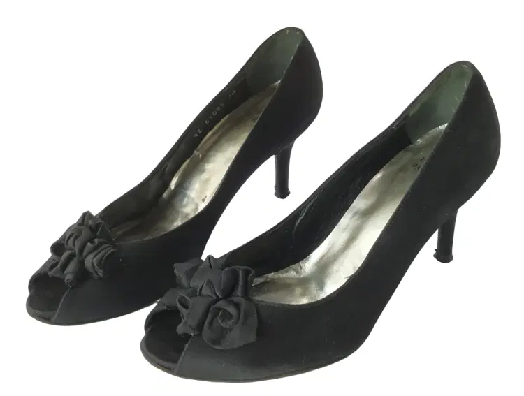 Size 39 - Stuart Weitzma Satin Bow Accents Pumps-Hover-Image