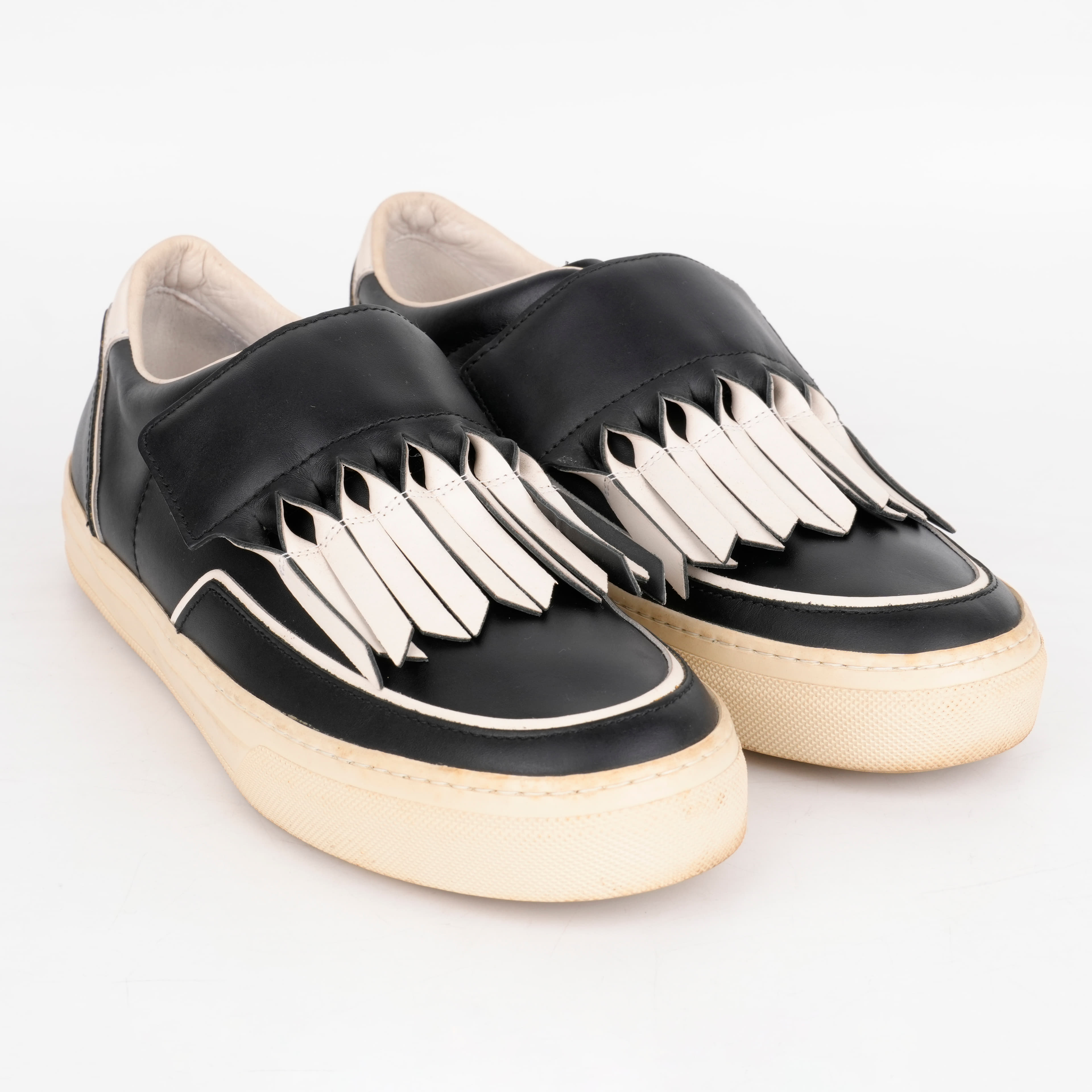 Size 37.5 - Tod's Black and White Leather Fringe Detail Slip On Sneakers