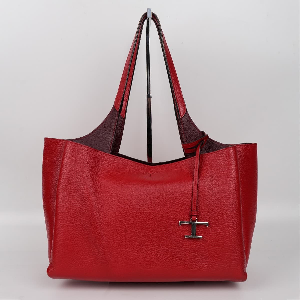 Tods Medium Leather Tote Bag in Red with T Timeless Charm