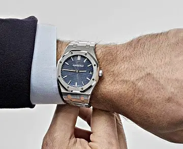 PREOWNED WATCHES image
