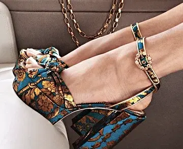 FOOTWEAR image