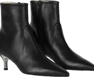 FOOTWEAR image